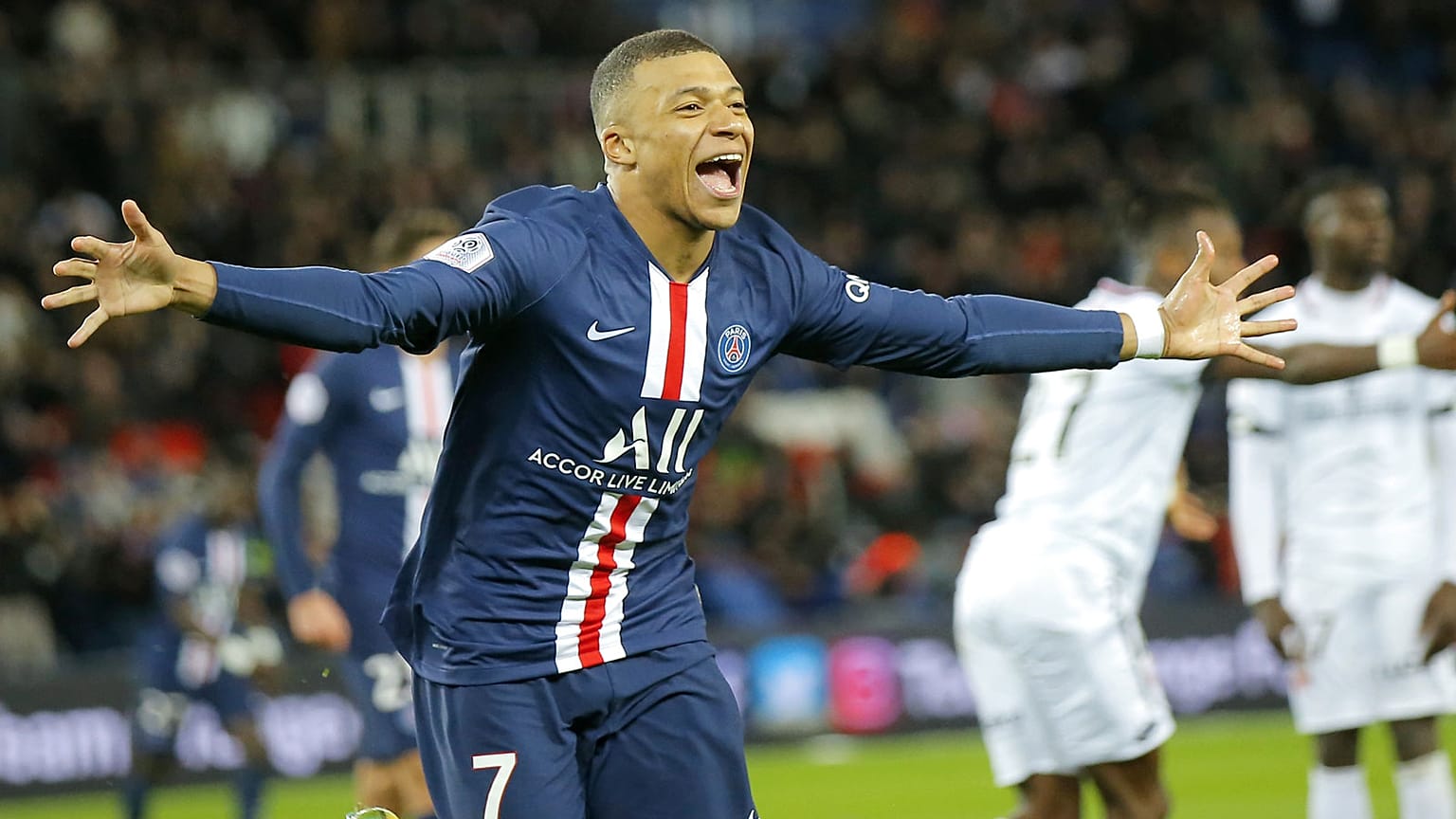 Le joueur du PSG Kylian Mbappe célébrant un but lors de la dernière rencontre de Ligue 1 jouée par son club contre Dijon, le 29 février au Parc des Princes