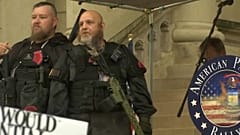 Usa, coi mitra contro le misure di blocco