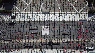Πρωτομαγιάτικη συγκέντρωση του ΠΑΜΕ στο Σύνταγμα, εν μέσω πανδημίας