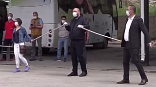1 Mayıs'a özel sosyal mesafeli halay