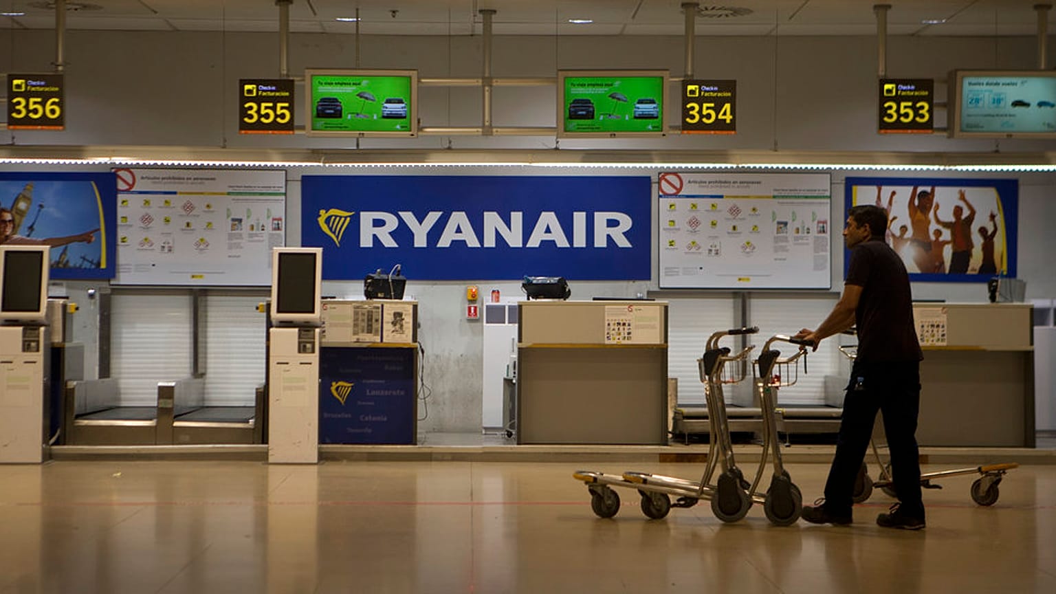 Ryanair pode despedir 3 mil pessoas