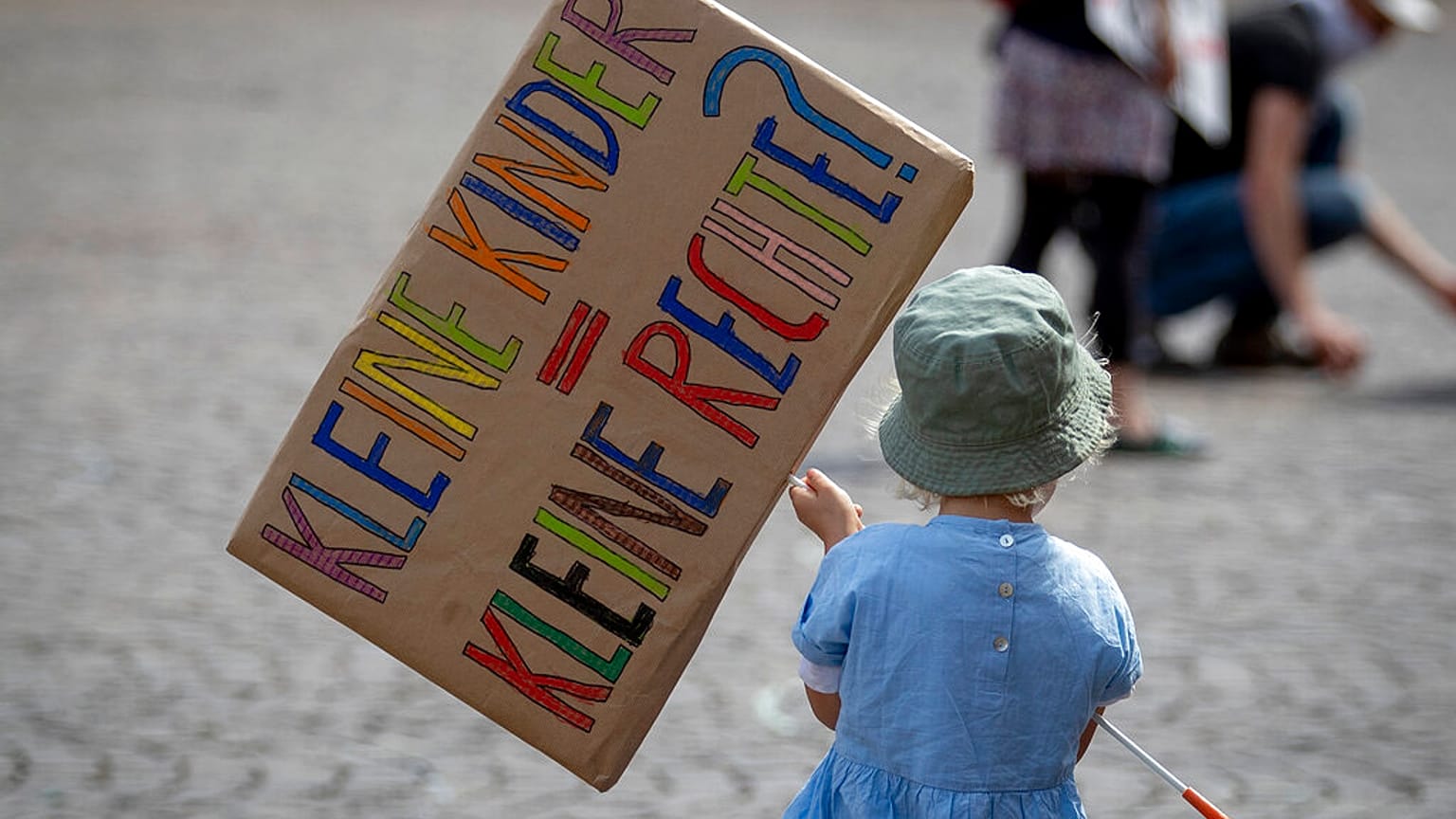 Sind Kinder eine Gefahr oder in Gefahr in dieser Pandemie?