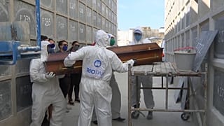حفر هزاران گور در سائو‌ پائولوی برزیل و اشک و آه بازماندگان قربانیان کرونا