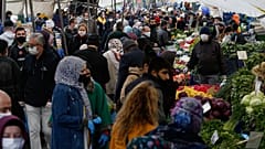 Covid-19 anketi: Türkiye'de her 4 kişiden 3'ü açıklanan salgın verilerine güvenmiyor