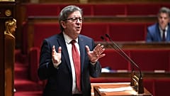 Aşırı solcu "Boyun Eğmeyen Fransa" partisi lideri Jean Luc Melenchon