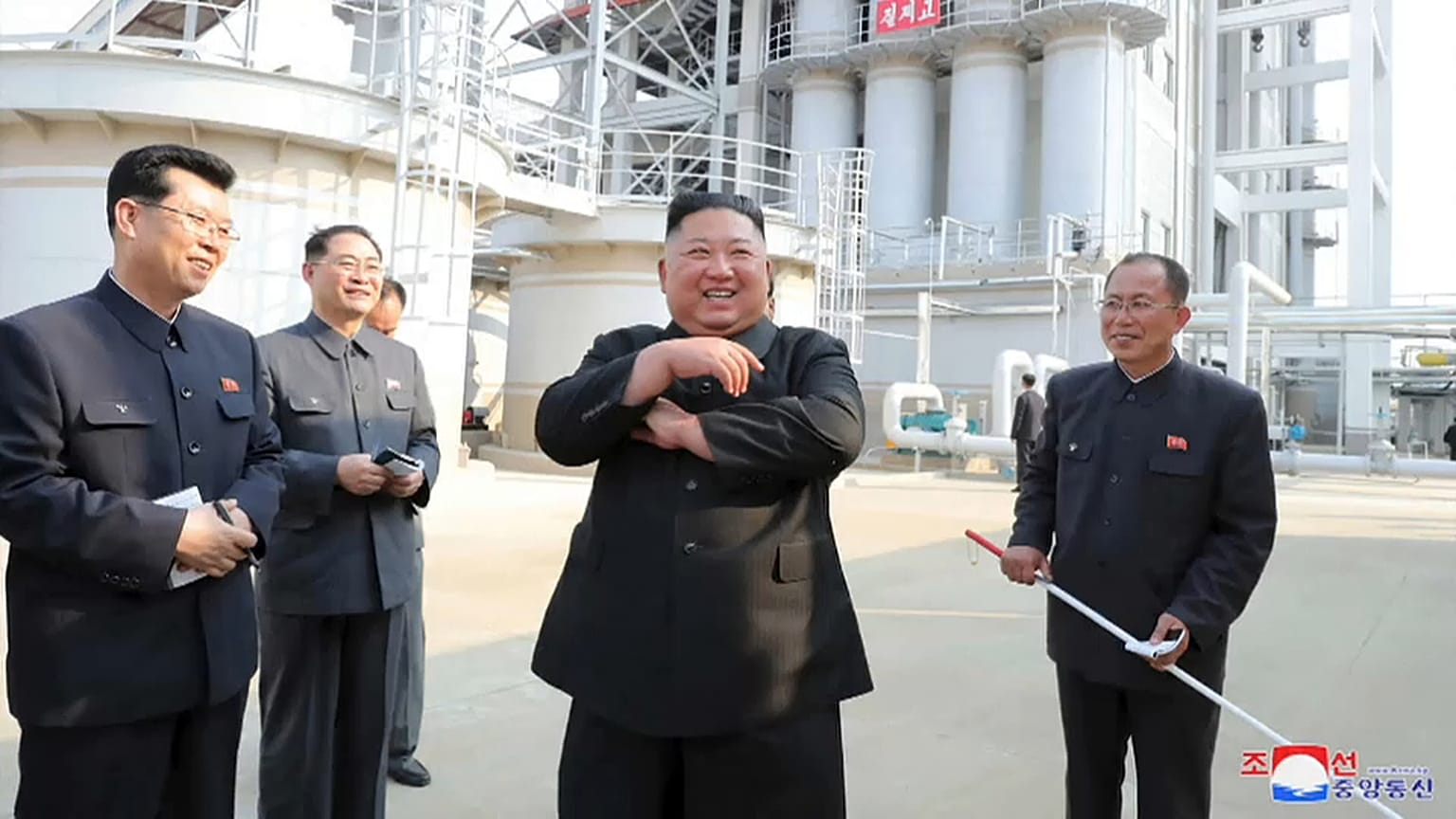 El líder norcoreano inaugura una planta química en Sunchon tras los rumores sobre su salud