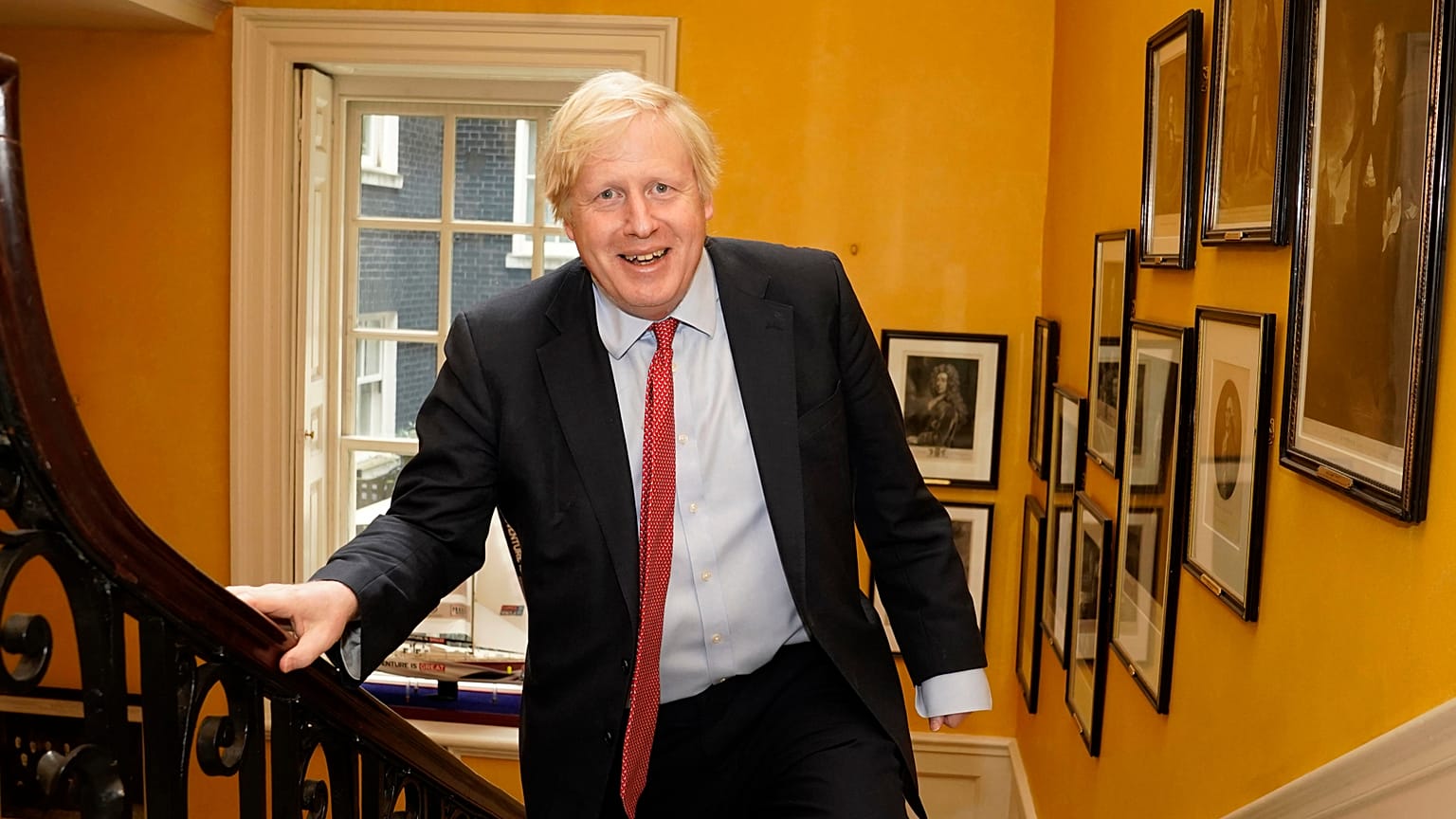 Az őt ápoló orvosokról nevezte el gyermekét Boris Johnson