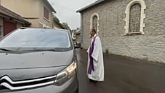 Coronavirus : le "confession-drive" pour se libérer de ses péchés sans sortir de sa voiture