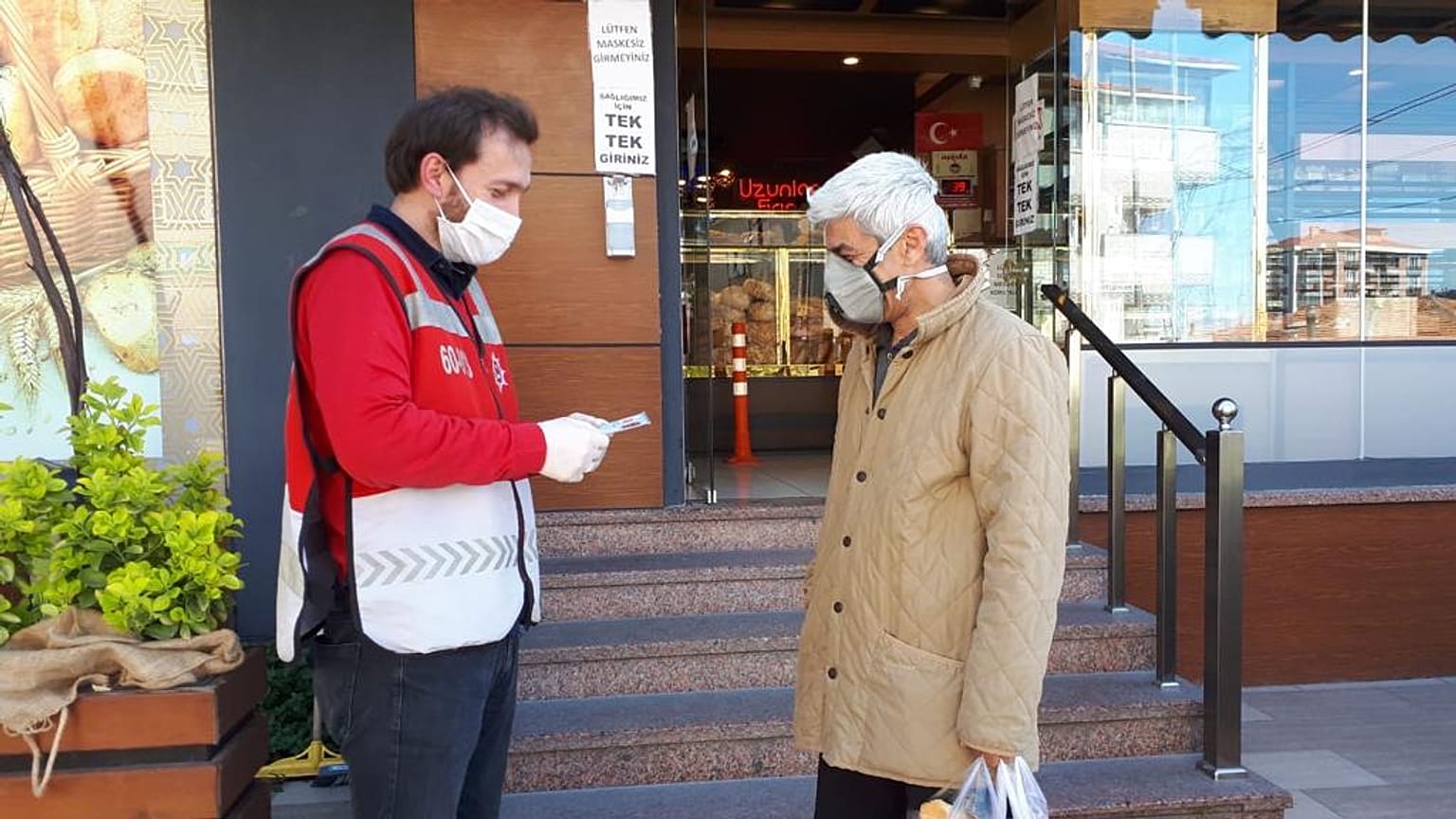 İstanbul'da polis ekipleri denetimlerini sürdürüyor
