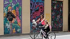 Ποιά καταστήματα λειτουργούν από Δευτέρα και πώς