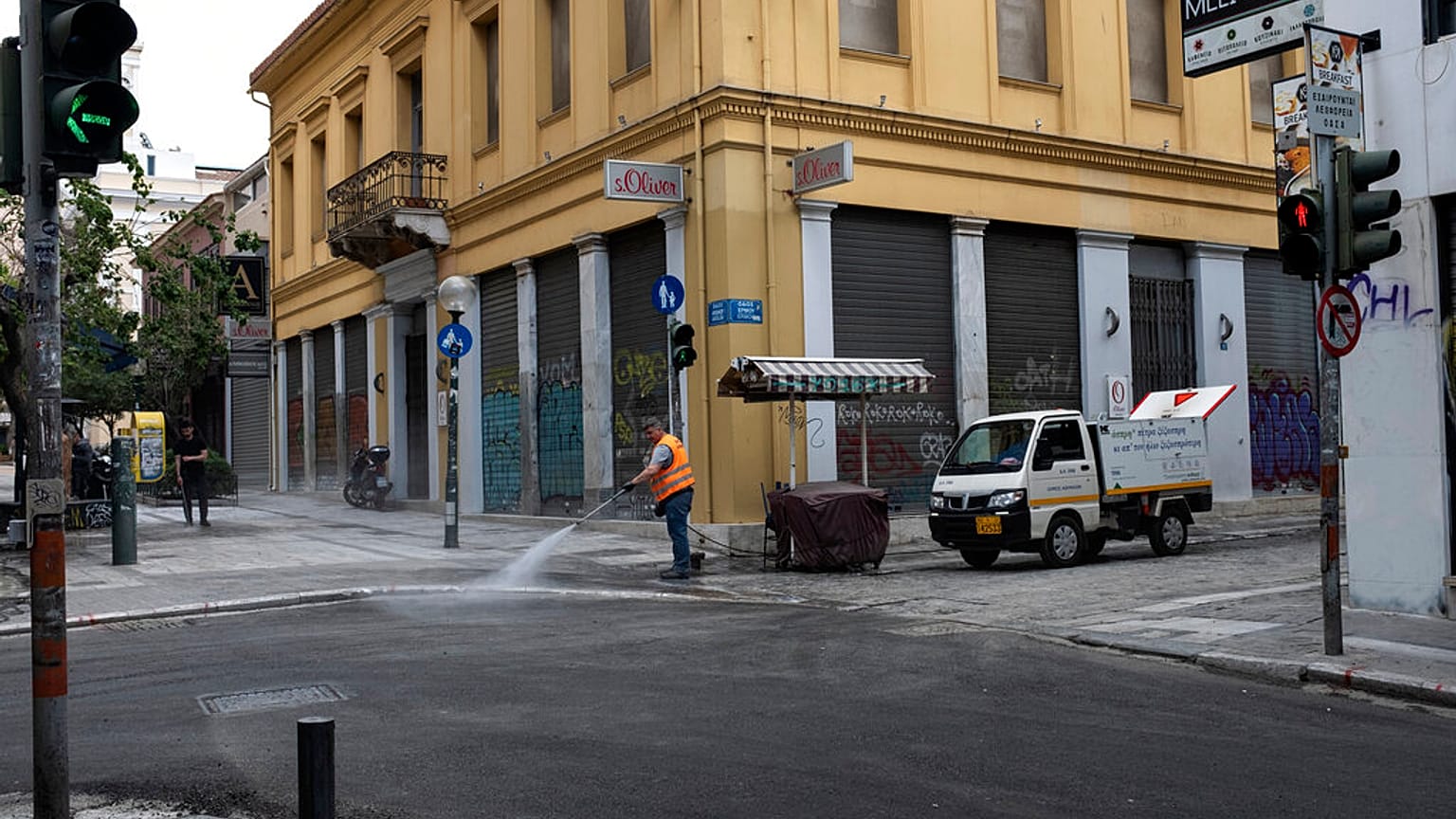 Υπ. Οικονομικών: Δύο σενάρια για την ύφεση της ελληνικής οικονομίας