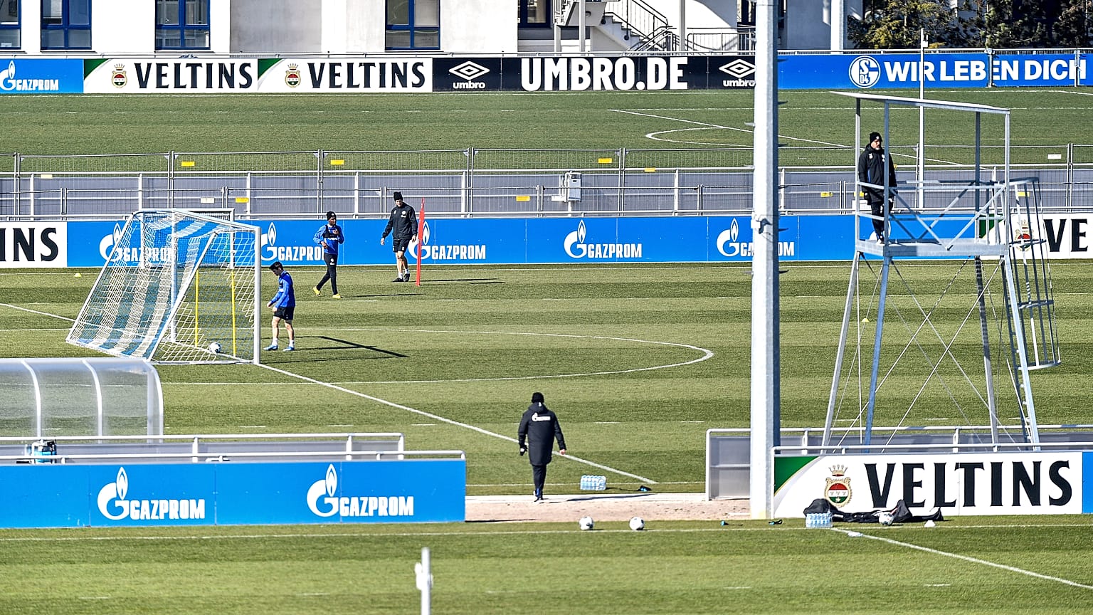 Principais ligas europeias de futebol preparam regresso