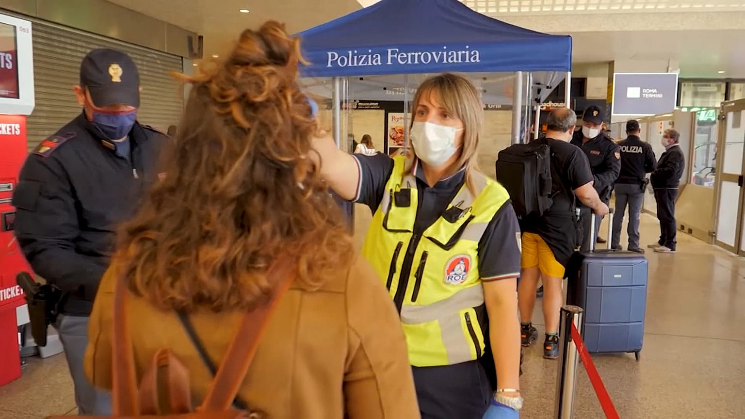 Coronavirus: Face masks to the fore as Rome's transport network stirs into life