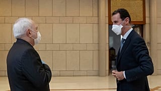Suriye lideri Esad İran Dışişleri Bakanı Cavid Zarif ile görüşmesinde maske taktı.