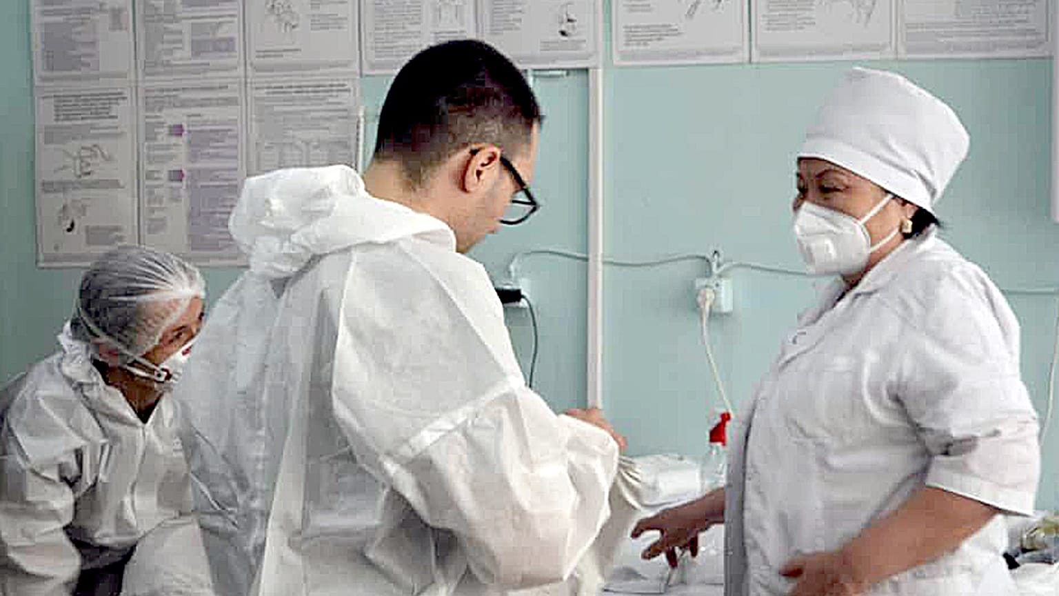 Rusya’da Covid-19 salgınından bu yana 3. kez bir doktor hastane penceresinden düştü