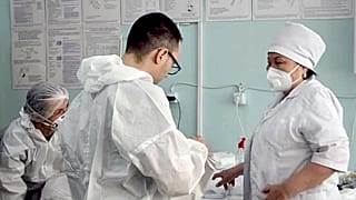 Rusya’da Covid-19 salgınından bu yana 3. kez bir doktor hastane penceresinden düştü