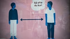  Медицинские службы в Швеции учат людей держаться на расстоянии двух метров друг от друга.