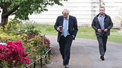 Johnson stellt Lockerungen in Aussicht 