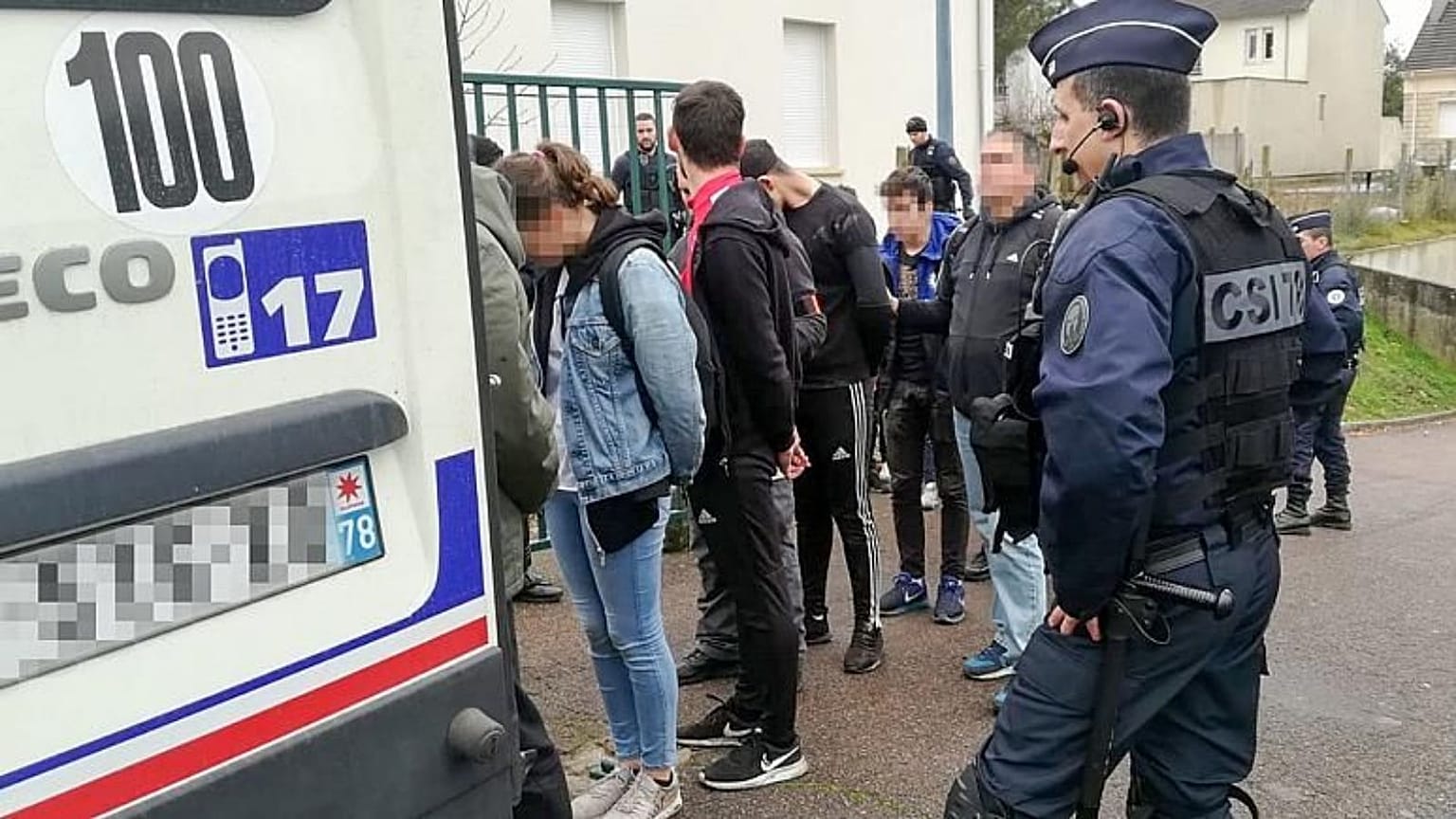 Mantes-la-Jolie: French judge to probe police 'torture' of high school students allegations