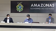 Nelson Teich, ministro da Saúde, em conferência de imprensa