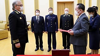 پوتین مدال یادبود جنگ جهانی دوم را به کیم جونگ اون اهدا کرد