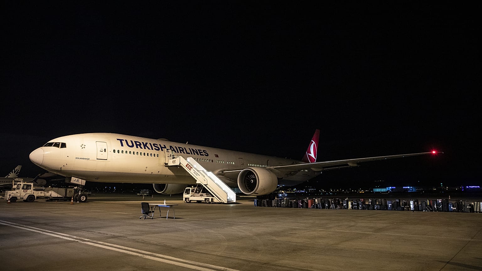 Maldivler'den getirilen Türk vatandaşları Ankara'ya indi