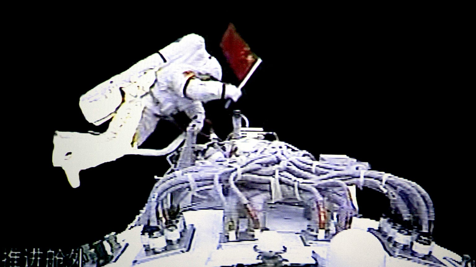 Uzay yürüyüşü yapan Çinli astronot Zhai Zhigang