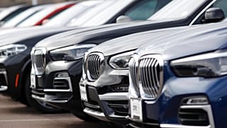 Elhalasztja debreceni gyárának építését a BMW