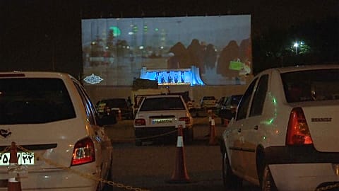 Iran: Nach dem Fastenbrechen in die Drive-In-Moschee