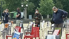 Inhaber von Bars und Restaurants in Mailand demonstrieren für Steuererleichterungen. Sie dürfen ihre Türen noch nicht öffnen. 