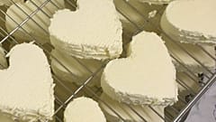 Produzione di Neufchâtel, celebre formaggio DOP della Normandia francese