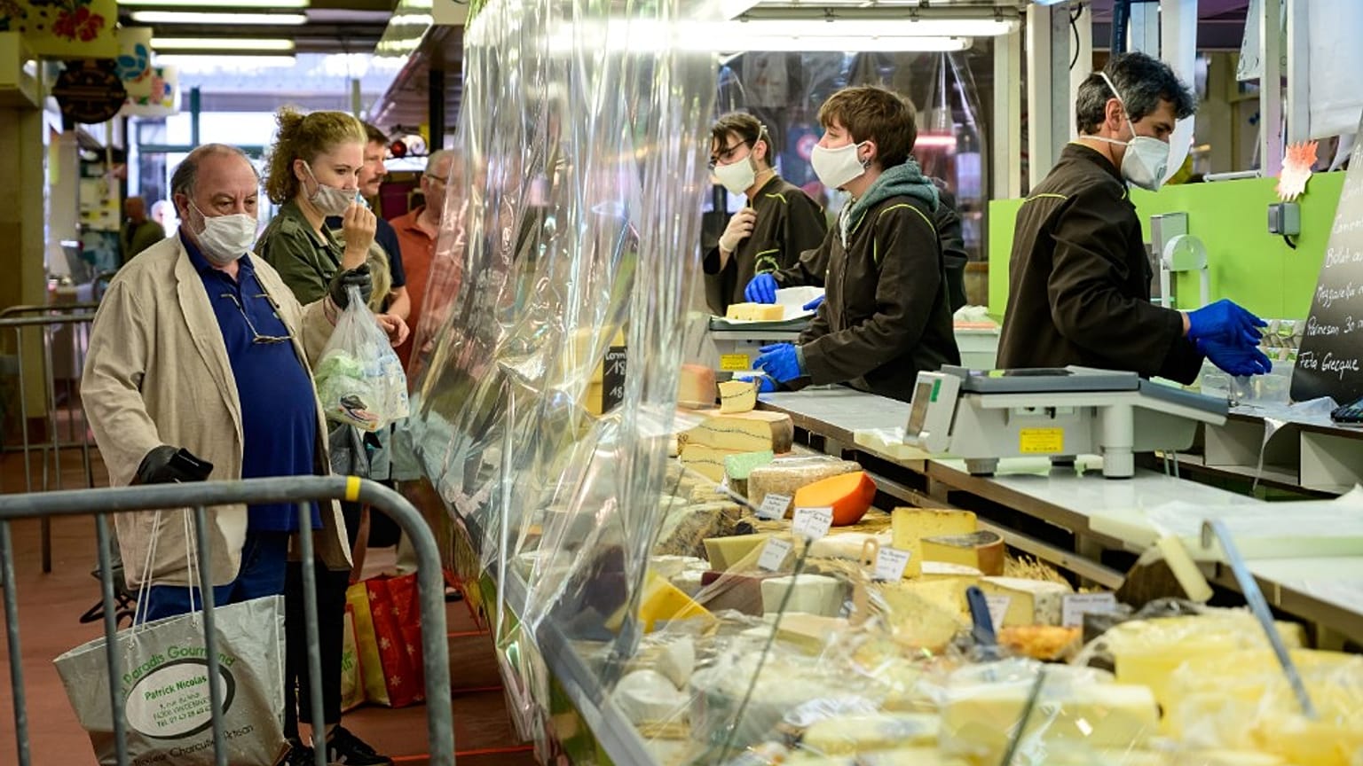 Il cibo ai tempi della quarantena. I francesi hanno preso in media 2,5 kg