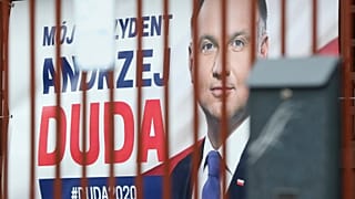 Polonia, slittano le presidenziali: si voterà per posta, forse a luglio