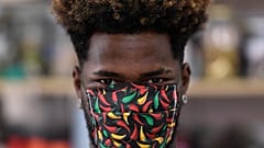 Un Brésilien portant un masque contre le Covid-19 dans une favela de Belo Horizonte - capitale de l'Etat de Minas Gerais -, le 8 avril 2020