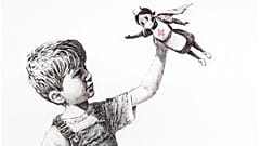Banksy új műve az egészségügyi dolgozókat ábrázolja a hősök új figurájaként