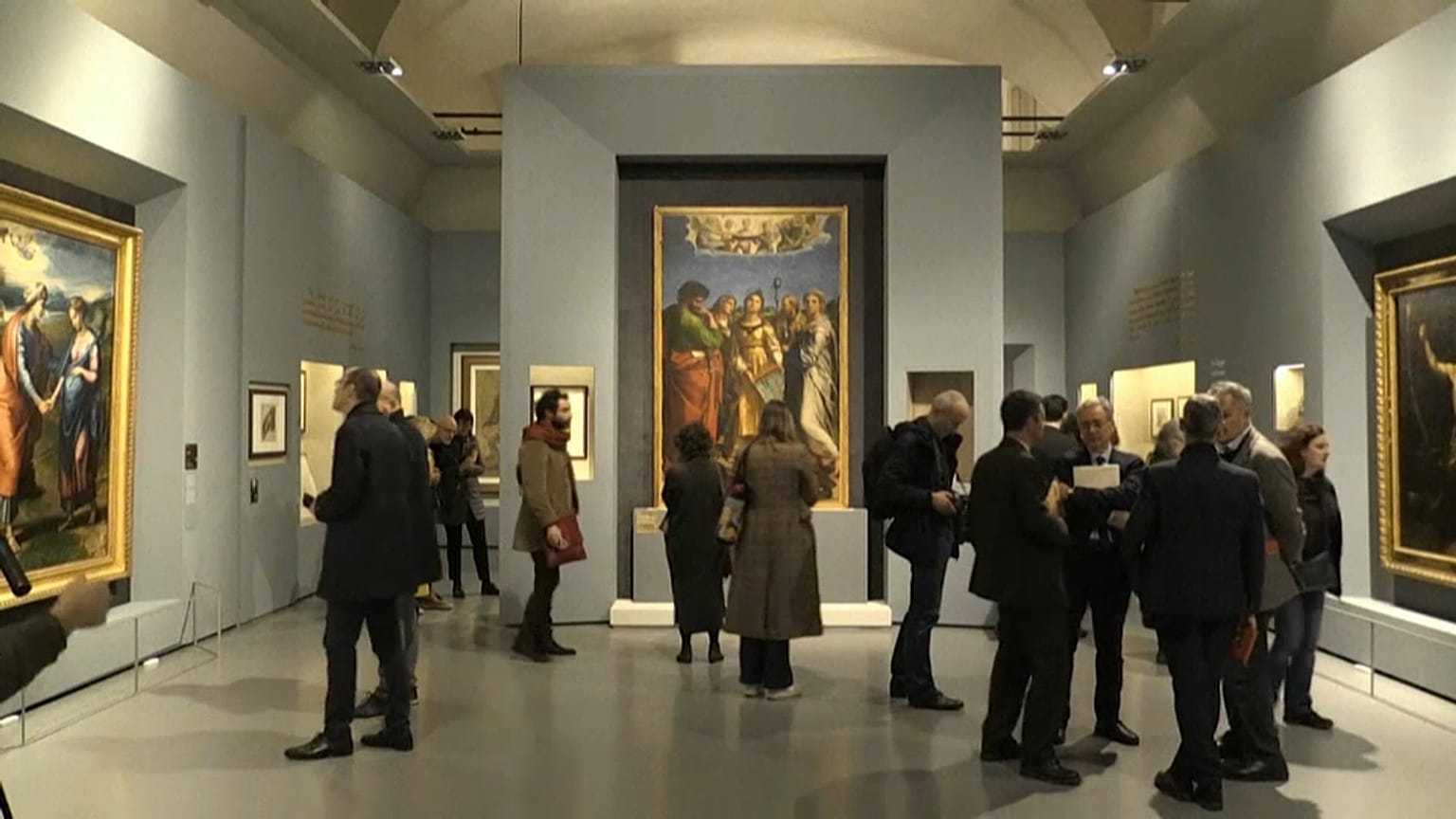 Covid 19: in Italia i musei riaprono nel segno di Raffaello