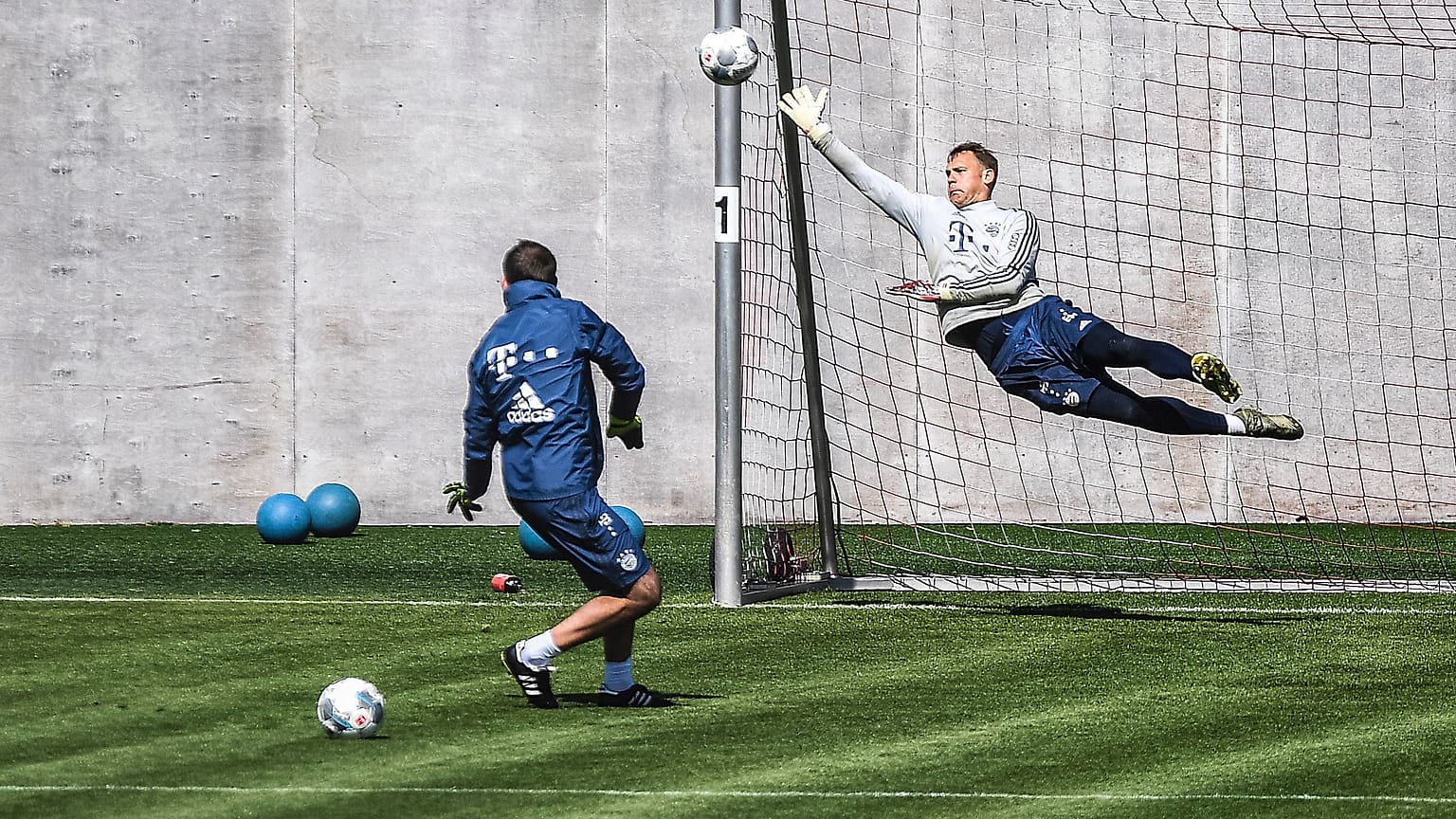 Manuel Neuer, a Bayern München kapusa a csapat edzésén Münchenben 2020. május 6-án.