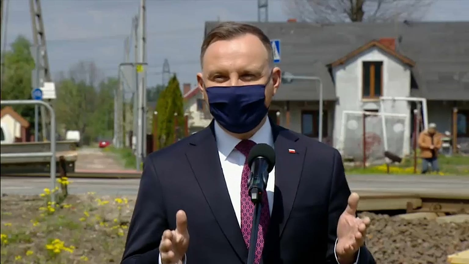 Польша: выборы по почте, но позднее