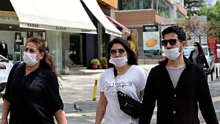 Türkiye'de Covid-19 nedeniyle hayatını kaybedenlerin sayısı 48 artarak 3689'a yükseldi
