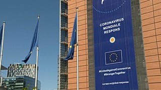 Еврокомиссия: открывать границы пока рано