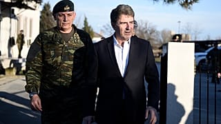 Yunanistan Kamu Düzeni Bakanı Michalis Chrisochoidis (sağda) ile Genelkurmay Başkanı Floros Türk-Yunan sınırındaki bir operasyon merkezinde inceleme yaptı.