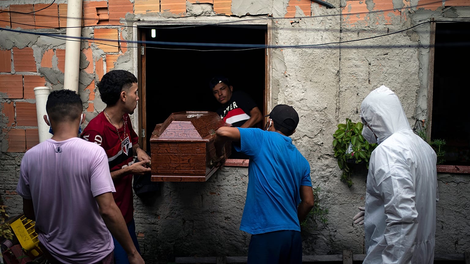 Covid-19 já fez mais de 10.000 mortos no Brasil