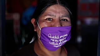 Las mascarillas se convierten en algo más que una protección en Latinoamérica