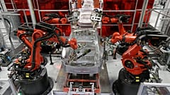 Elon Musk Kaliforniya'daki Tesla fabrikasını başka eyalete taşıma tehdidinde bulundu