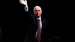 Mike Pence passa fim-de-semana em isolamento