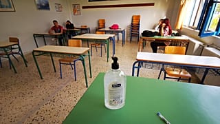 ΝΑΥΠΛΙΟ- ΕΠΙΣΤΡΟΦΗ ΣΤΑ ΘΡΑΝΙΑ ΓΙΑ ΤΟΥΣ ΜΑΘΗΤΕΣ ΤΗΣ Γ΄ ΛΥΚΕΙΟΥ ΜΕ ΜΑΣΚΕΣ ΚΑΙ ΑΠΟΣΤΑΣΕΙΣ