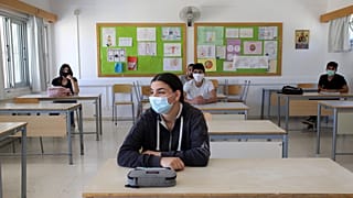 Κύπρος: Πίσω στα θρανία οι τελειόφοιτοι με πρωτόκολλα