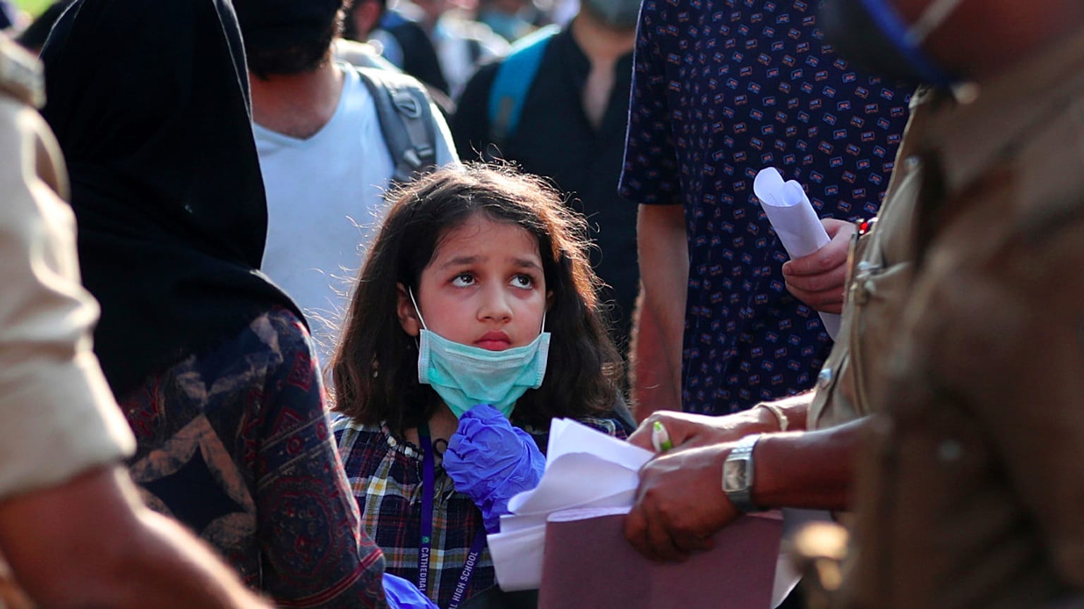 O mundo continua a olhar à procura de um sinal do fim da pandemia de Covid-19