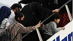 ۵۰ پناهجوی آسیب‌پذیر در مقابل کرونا یونان را به مقصد بریتانیا ترک کردند