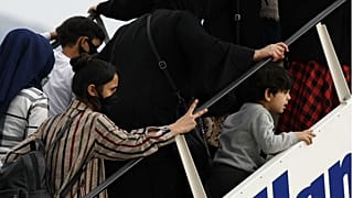 ۵۰ پناهجوی آسیب‌پذیر در مقابل کرونا یونان را به مقصد بریتانیا ترک کردند